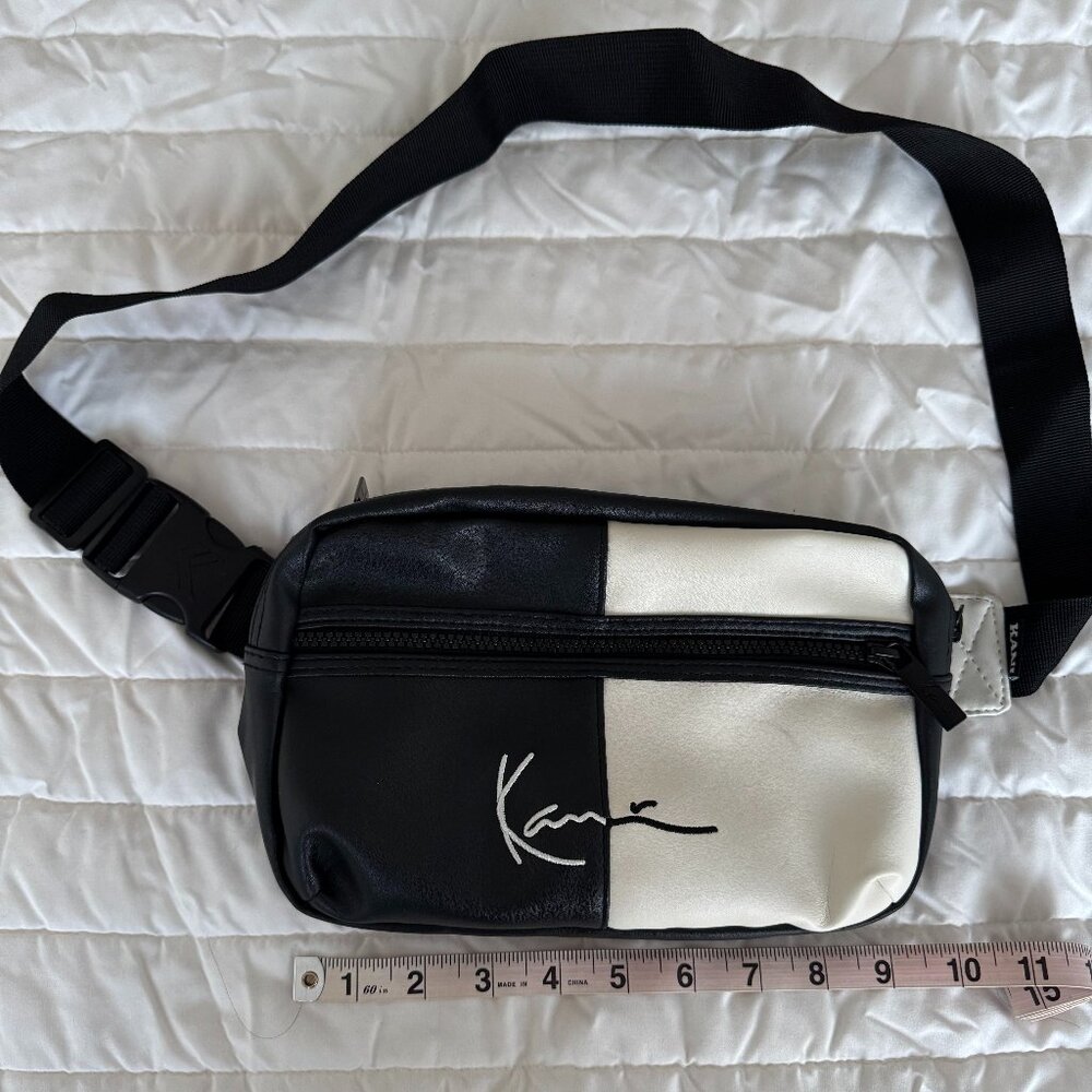 Super cute, roomy Karl Kani black/white bum bag (waist bag, fanny pack)